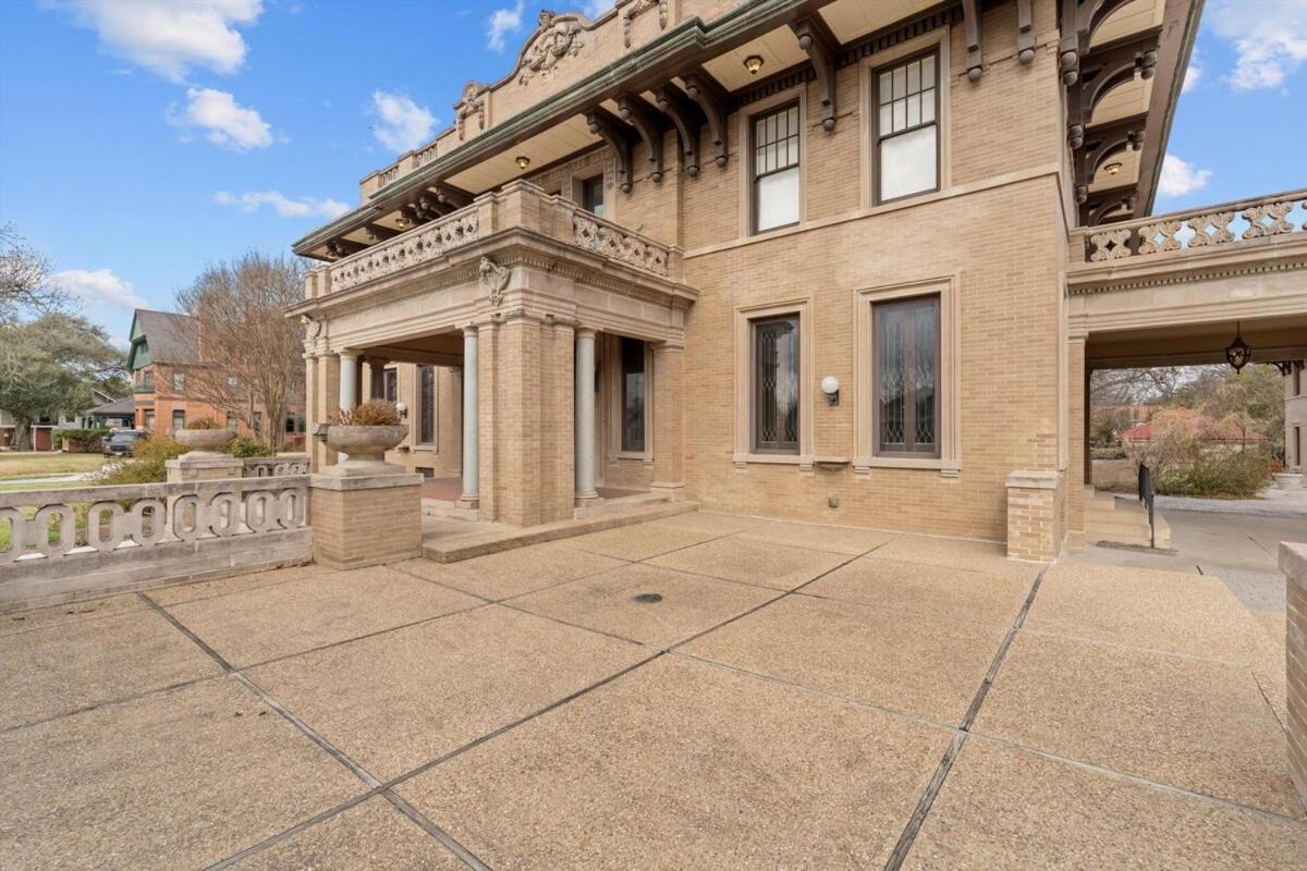 Historic Migel House In Downtown Waco Villa Exterior photo