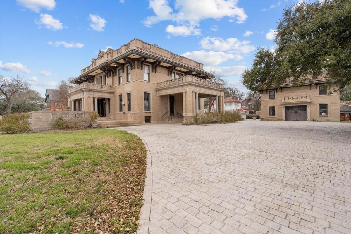 Historic Migel House In Downtown Waco Villa Exterior photo