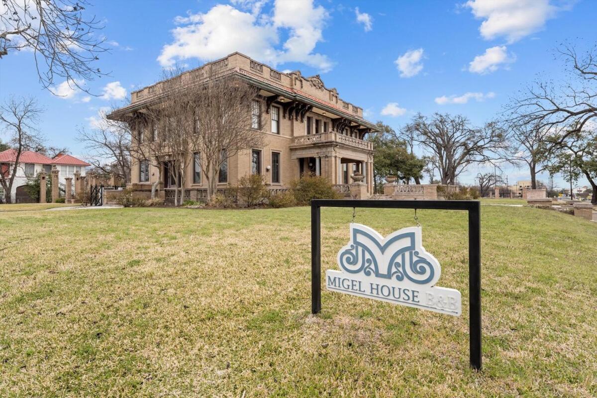 Historic Migel House In Downtown Waco Villa Exterior photo