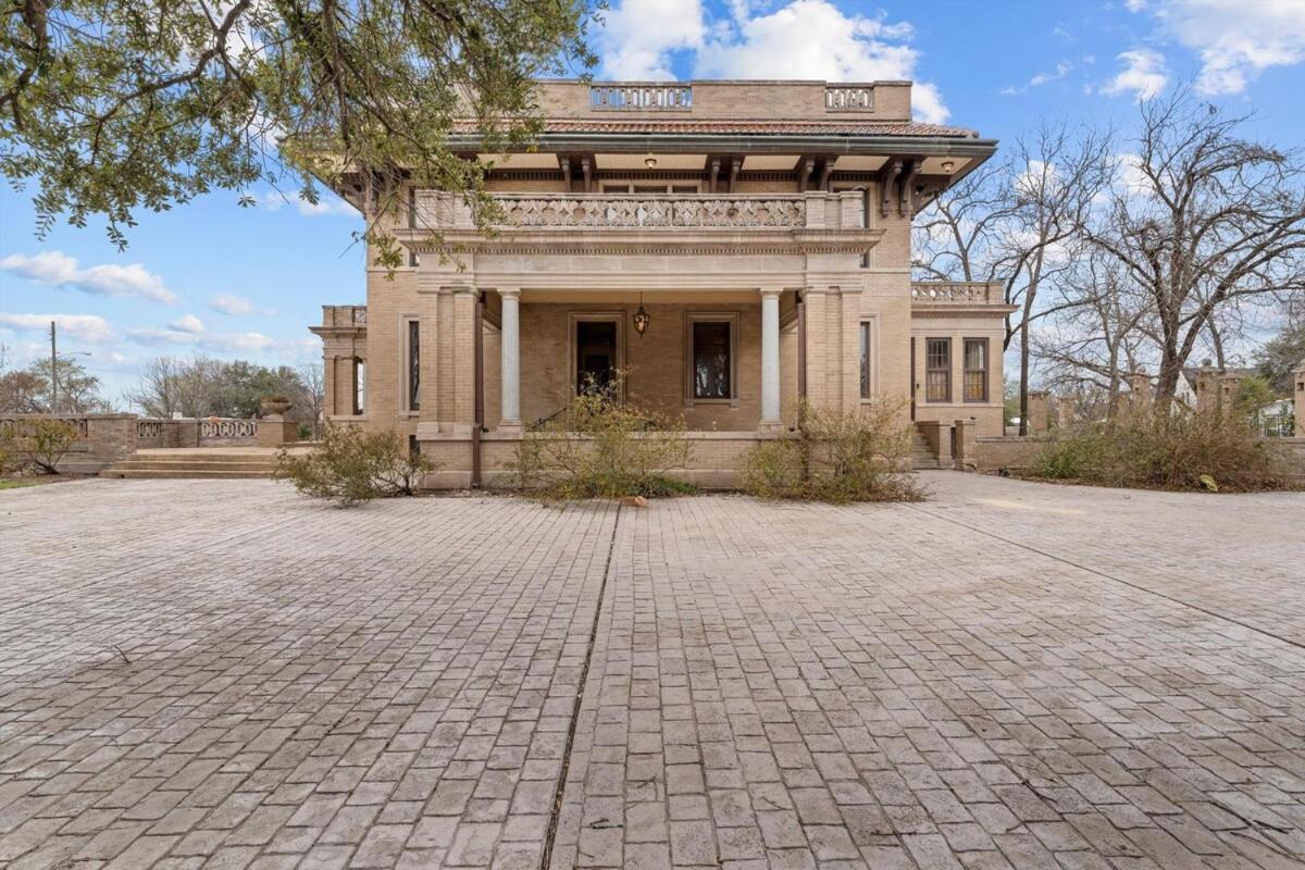 Historic Migel House In Downtown Waco Villa Exterior photo