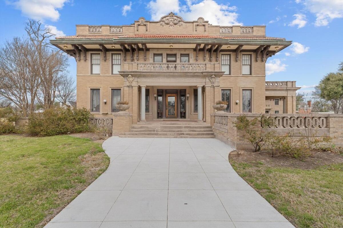 Historic Migel House In Downtown Waco Villa Exterior photo