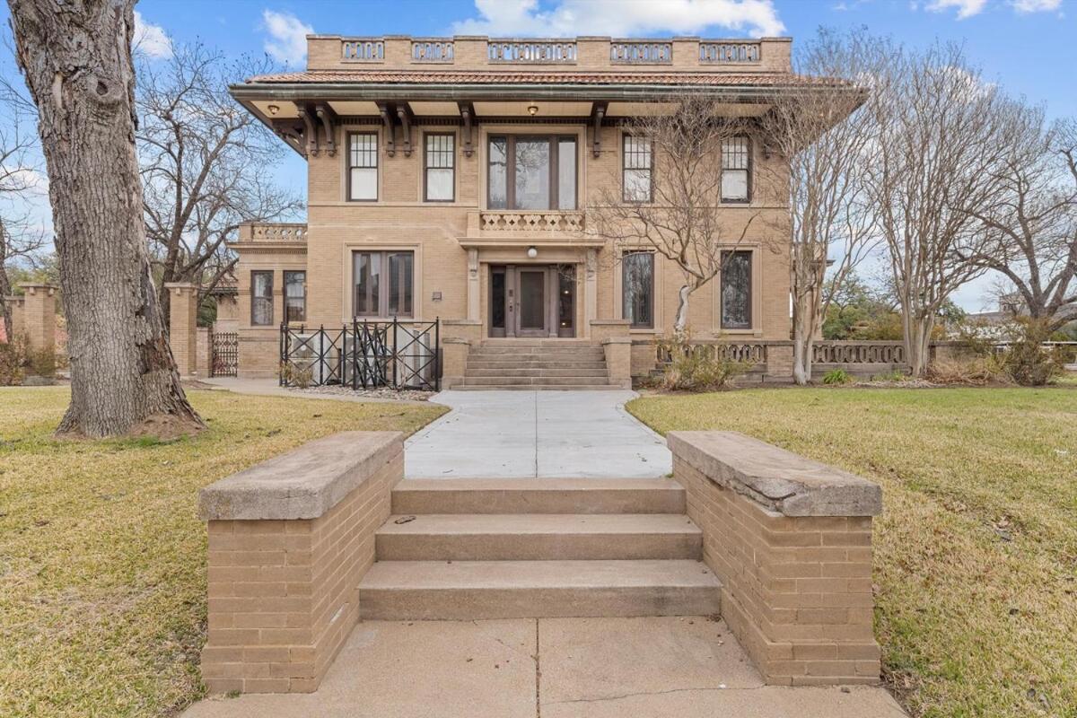 Historic Migel House In Downtown Waco Villa Exterior photo